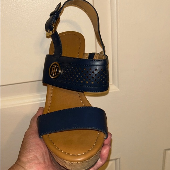 Tommy Hilfiger Women's Blue and Tan platform, wedge Sandals, size 7 1/2 - Picture 4 of 11